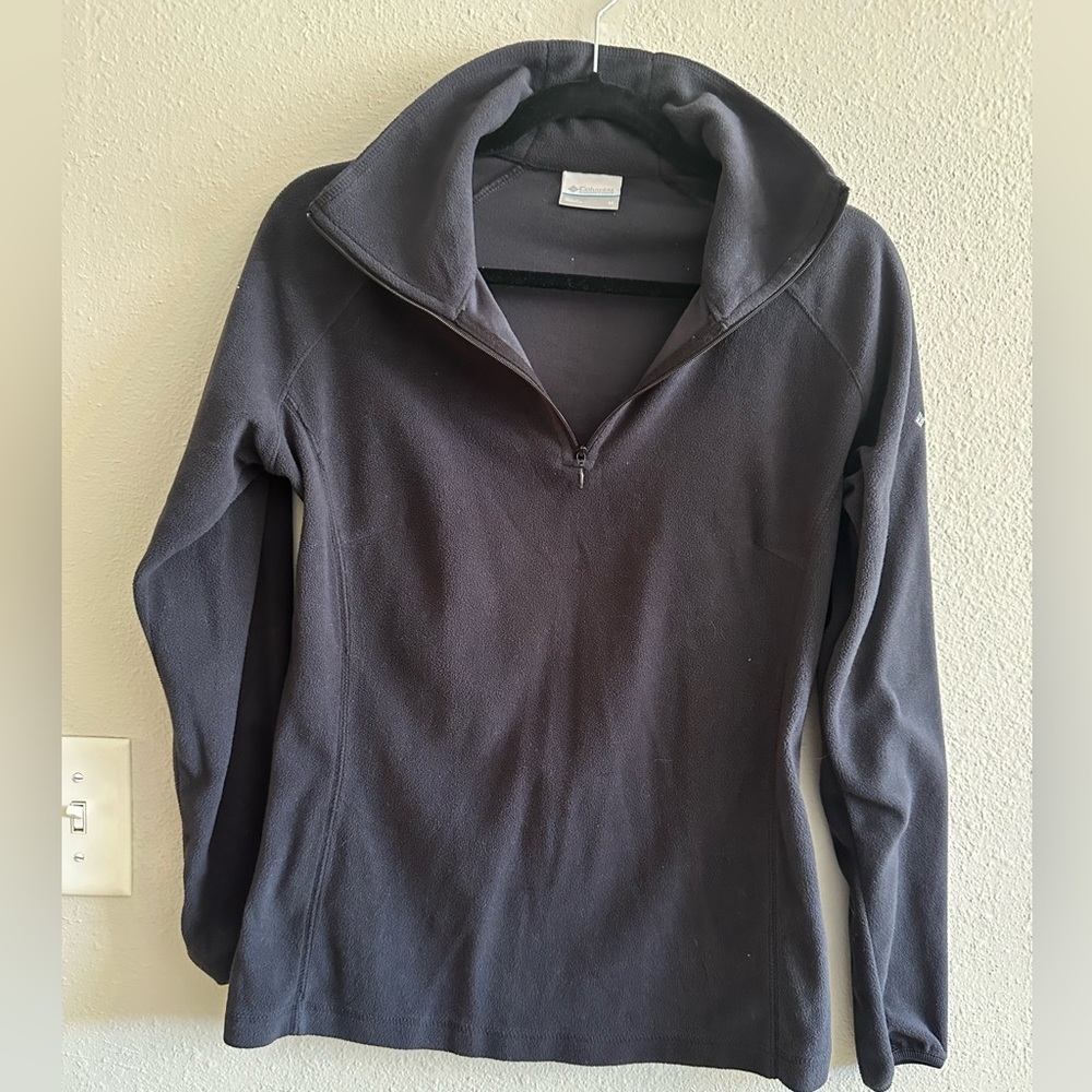 A7 - 392 Columbia black quarter up size medium pullover